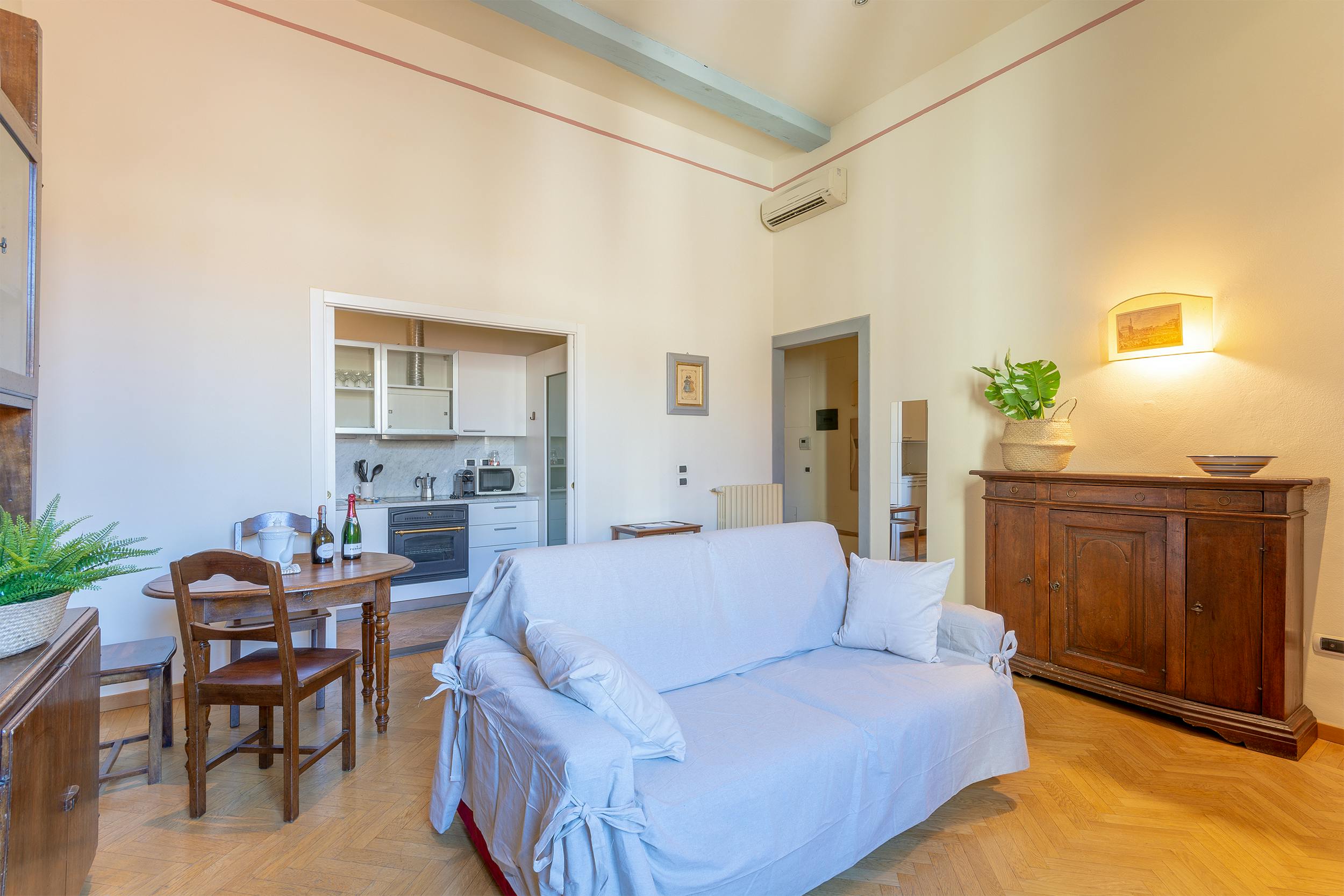Apartment for rent for €1,600 per month in Florence, Via della Vigna Nuova