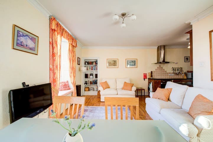 Lägenhet att hyra för 3 000 GBP i månaden i Edinburgh, High Street