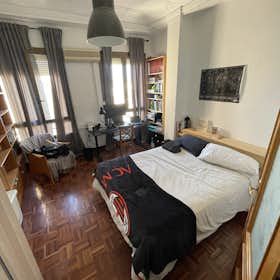Private room for rent for €650 per month in Valencia, Carrer Doctor Serrano