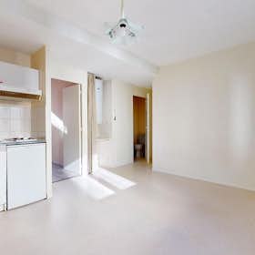 Apartamento para alugar por € 430 por mês em Clermont-Ferrand, Rue Jean l'Olagne