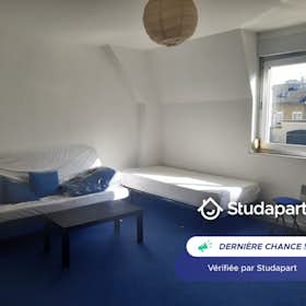 Apartment for rent for €573 per month in Reims, Rue de la Prison du Baillage