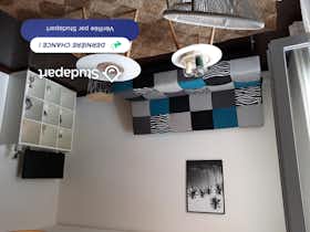 Apartment for rent for €690 per month in La Rochelle, Rue des Frères Haultin
