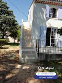 Appartement te huur voor € 680 per maand in Le Puy-Sainte-Réparade, Route de Rognes