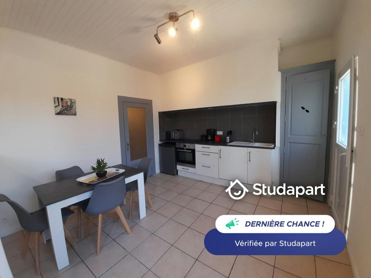 Apartment for rent on Rue d'Orléans, Nîmes - Widok 3