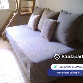 Apartment for rent for €420 per month in Rouen, Rue du Pont à Dame Renaude