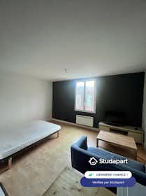 公寓 正在以 €550 的月租出租，其位于 Rochefort, Rue Louis Thiers