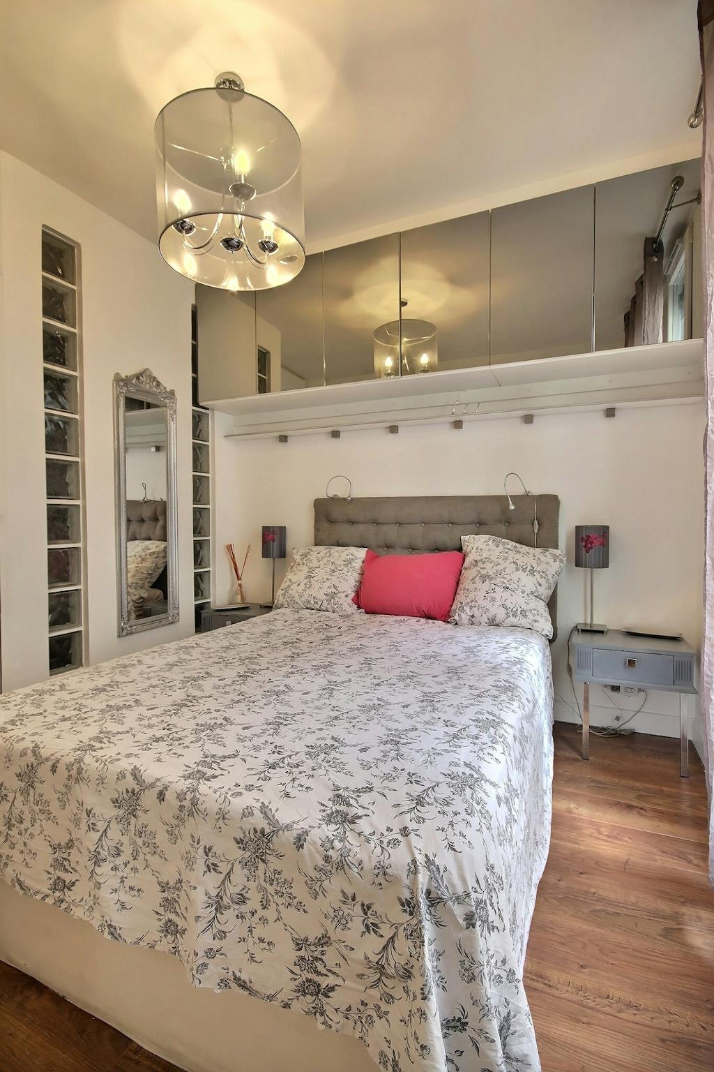 Rue de Varenne, Paris preview