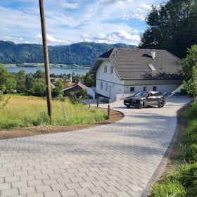 Apartment for rent for €1,800 per month in Steindorf am Ossiacher See, Leitenweg