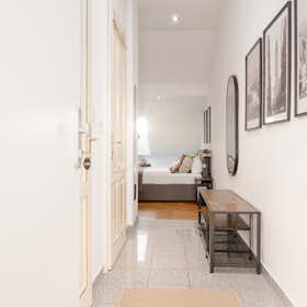 Apartment for rent for €2,321 per month in Vienna, Quellenstraße