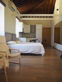 House for rent for €2,200 per month in Málaga, Calle Sierra de los Castillejos