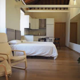 House for rent for €2,200 per month in Málaga, Calle Sierra de los Castillejos