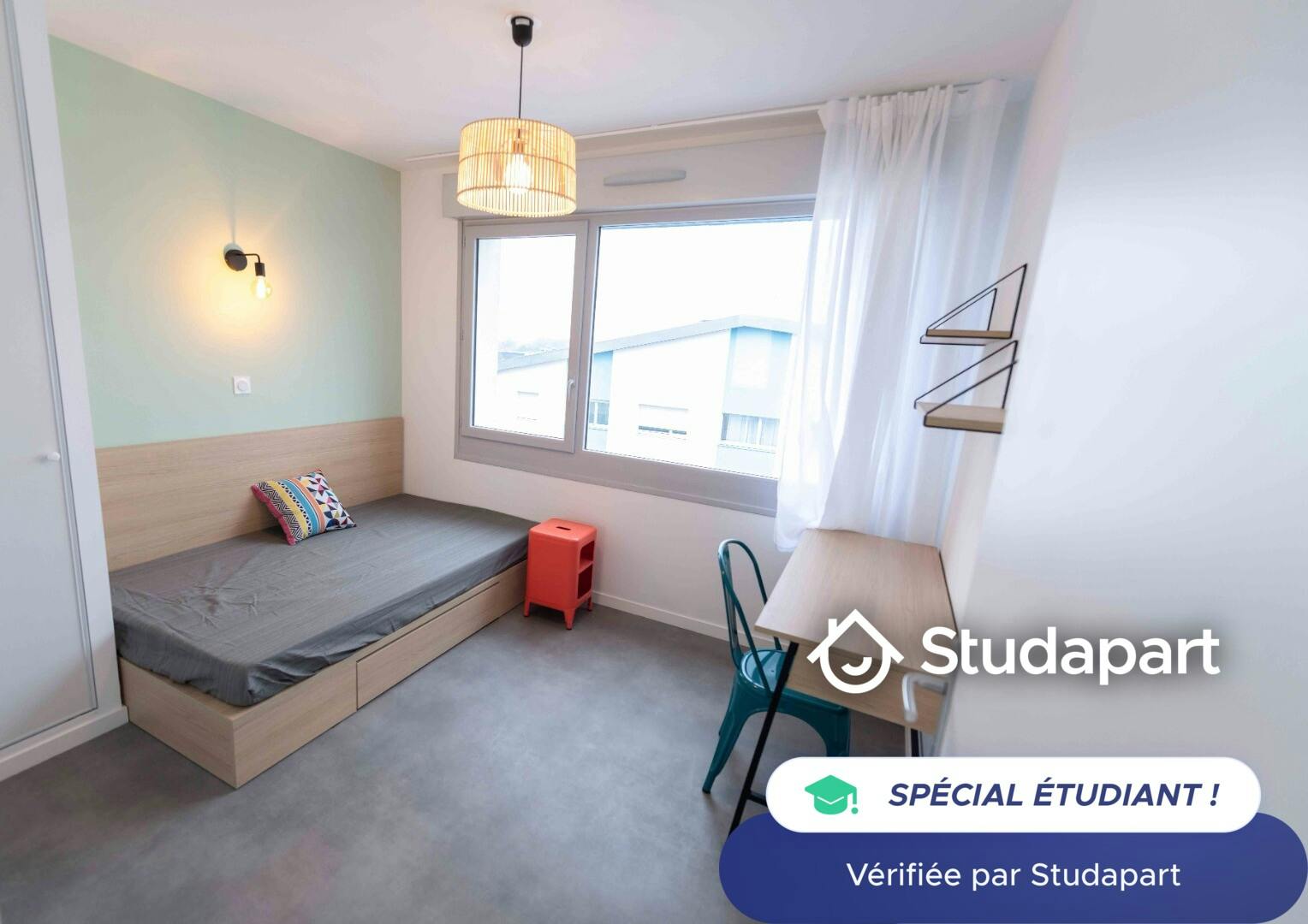私人房间 正在以 €620 的月租出租，其位于 Tours, Avenue Édouard Michelin