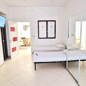 Appartement te huur voor € 500 per maand in Turin, Via Rossana