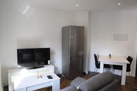 单间公寓 正在以 €900 的月租出租，其位于 Valencia, Carrer del Clariano