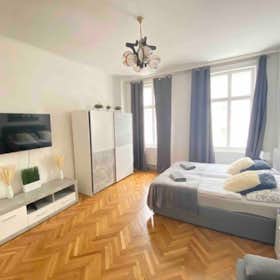 Apartment for rent for €2,181 per month in Vienna, Columbusgasse