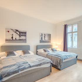 Apartment for rent for €2,390 per month in Vienna, Columbusgasse