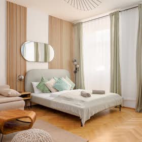 Apartment for rent for €2,169 per month in Vienna, Handelskai