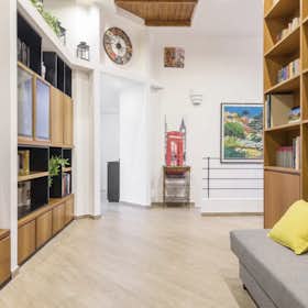 Apartment for rent for €2,400 per month in Milan, Via Sebastiano De Albertis
