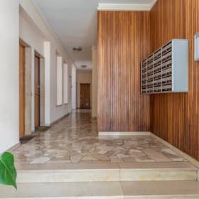 Apartment for rent for €1,500 per month in Milan, Via Bordighera