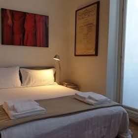Apartment for rent for €2,600 per month in Milan, Via Paolo Sarpi