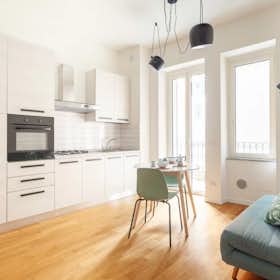 Apartment for rent for €1,750 per month in Milan, Via Gaspare Spontini
