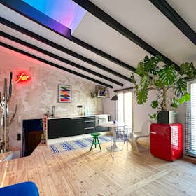 Apartment for rent for €2,100 per month in Madrid, Calle de Buenavista