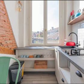 Apartment for rent for €2,000 per month in Milan, Via Amedei