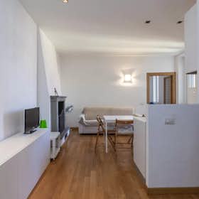 Apartment for rent for €1,600 per month in Milan, Via Felice Casati