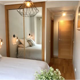 Квартира за оренду для 1 200 EUR на місяць у Oviedo, Calle Jersey City