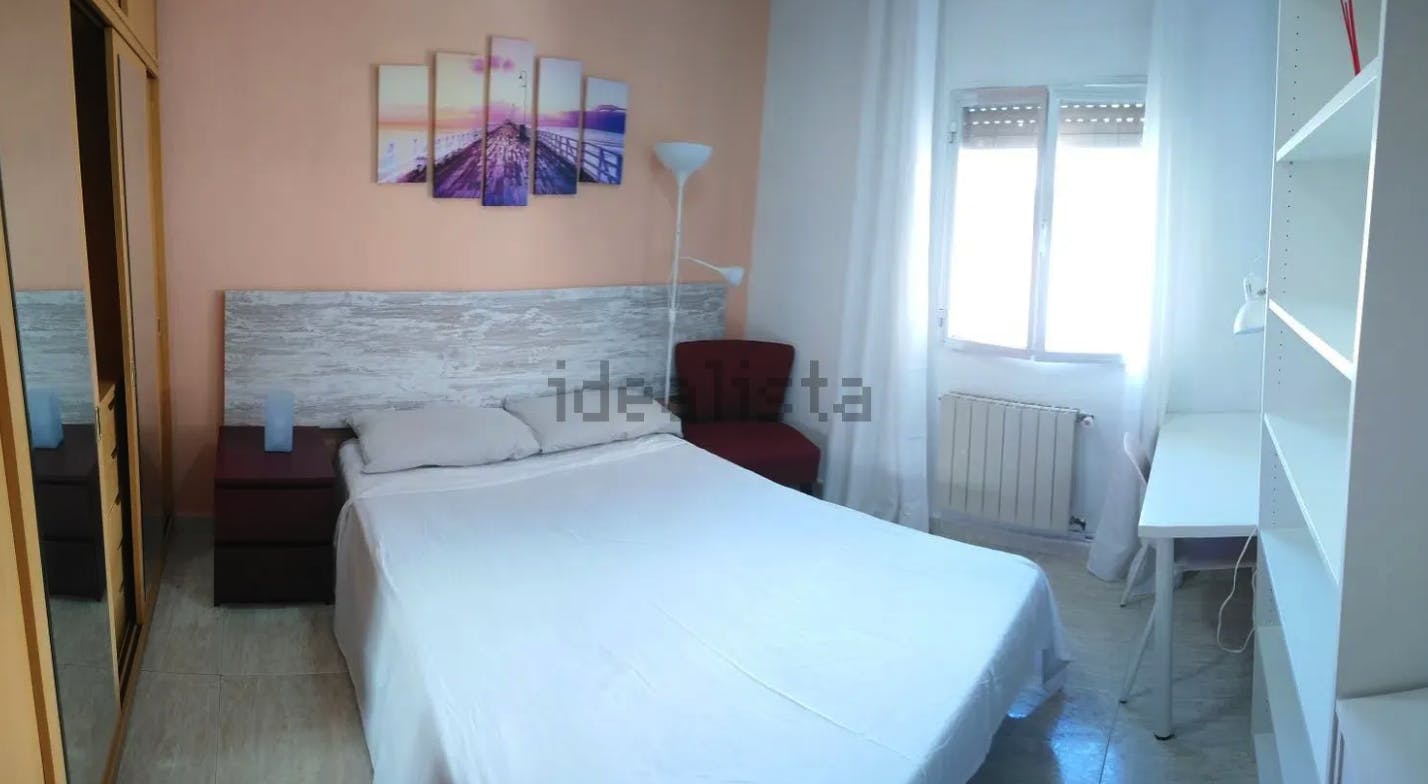 Private room for rent for €545 per month in Madrid, Calle Halcón
