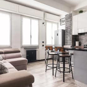 Apartment for rent for €1,600 per month in Milan, Via Gallura