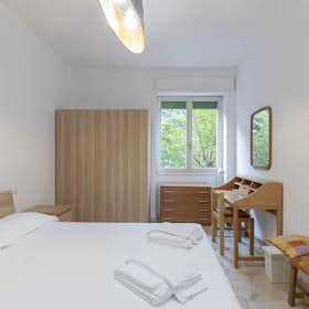 Apartment for rent for €2,200 per month in Milan, Piazza Insubria