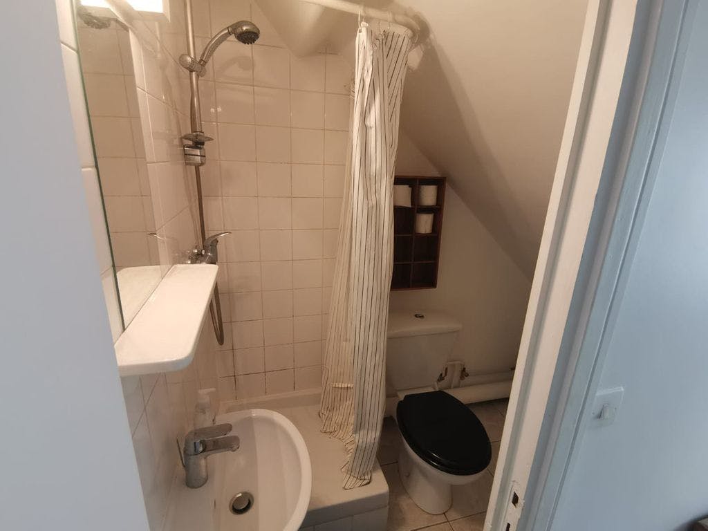 Studio for rent on Rue du Faubourg Saint-Martin, Paris - View 5
