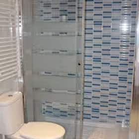 Private room for rent for €330 per month in Gijón, Calle Daniel Cerra