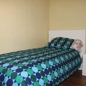 Отдельная комната сдается в аренду за 330 € в месяц в Gijón, Calle Daniel Cerra