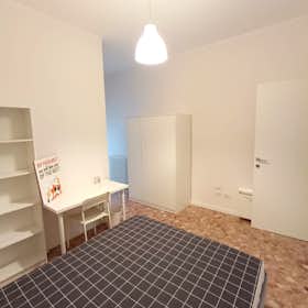 Private room for rent for €480 per month in Bari, Via Gian Giuseppe Carulli