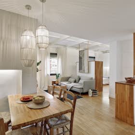 Apartment for rent for €4,256 per month in Barcelona, Carrer del Consell de Cent