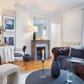 Apartment for rent for €3,819 per month in Paris, Rue Saint-Lazare