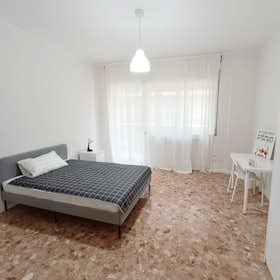 Private room for rent for €500 per month in Bari, Via Gian Giuseppe Carulli