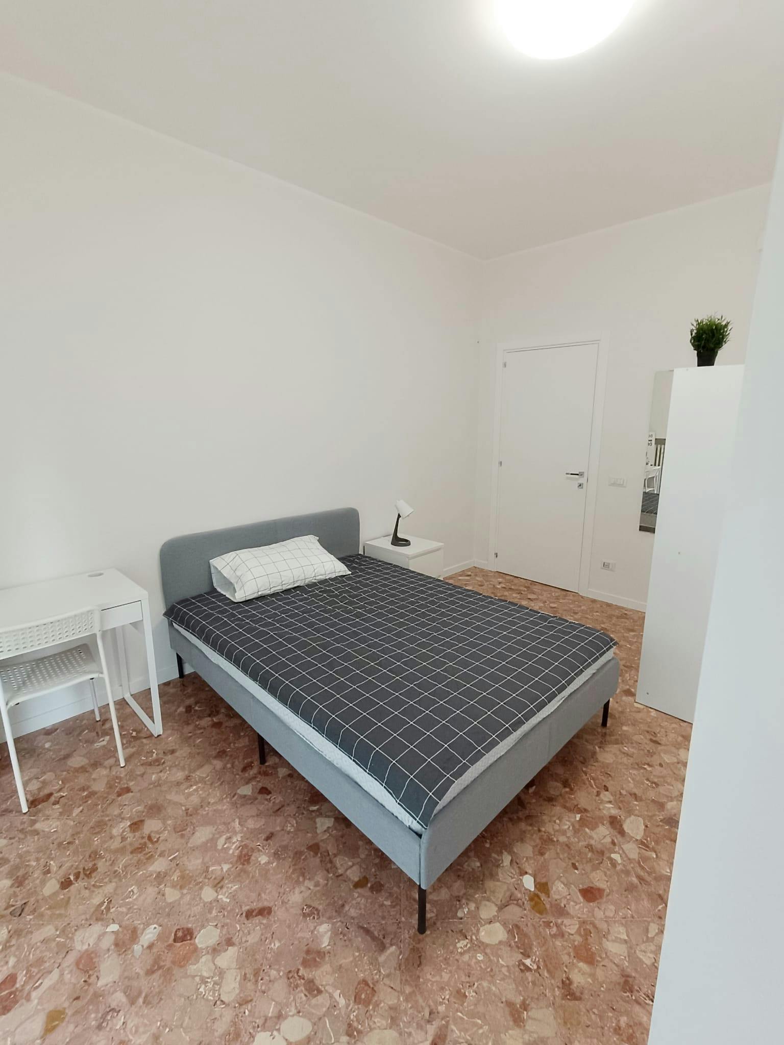Private room for rent for €510 per month in Bari, Via Gian Giuseppe Carulli