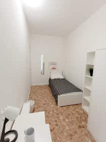 Privé kamer te huur voor € 440 per maand in Bari, Via Gian Giuseppe Carulli