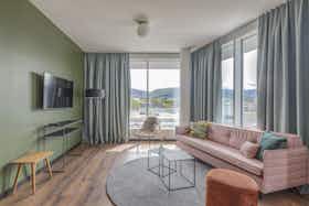 Lägenhet att hyra för 3 102 € i månaden i Freiburg, Waldkircher Straße