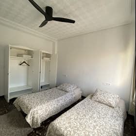 Private room for rent for €625 per month in Valencia, Carrer de l'Arquitecte Alfaro