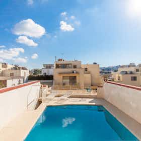 Appartement te huur voor € 1.020 per maand in Mellieħa, Triq il-Merill