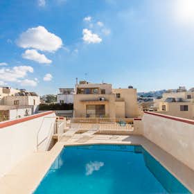 Lägenhet att hyra för 1 020 € i månaden i Mellieħa, Triq il-Merill
