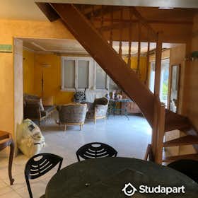 私人房间 正在以 €180 的月租出租，其位于 Mulhouse, Passage Chaptal