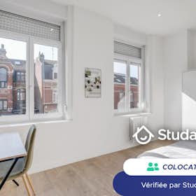 Private room for rent for €433 per month in Lille, Boulevard Montebello