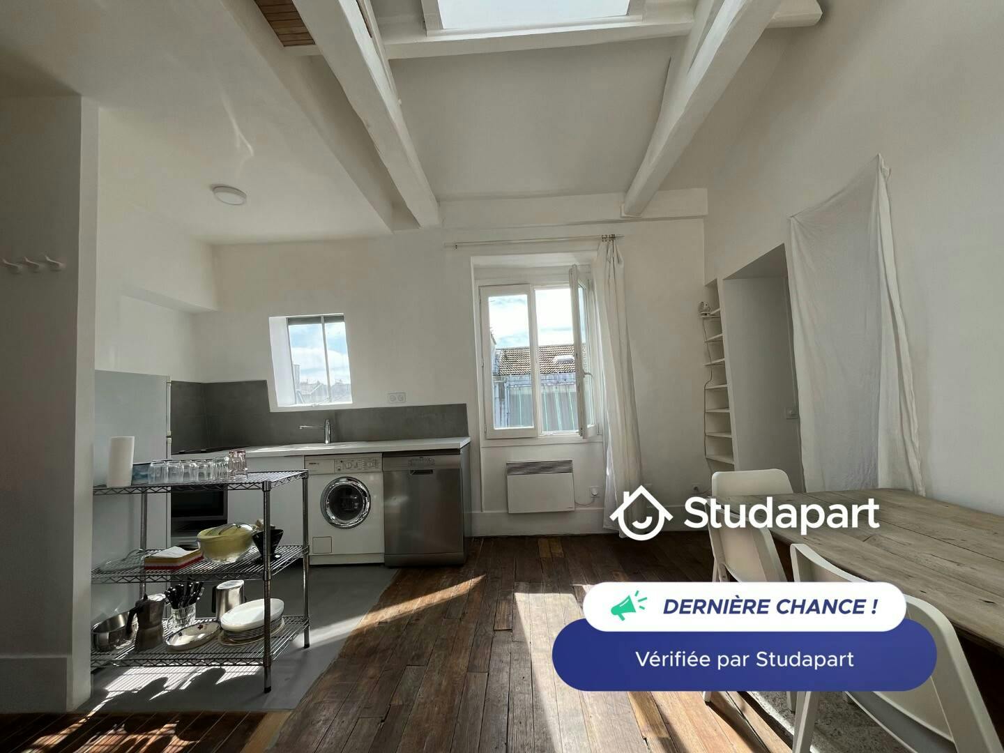 Apartment for rent for €1,980 per month in Paris, Rue Philippe de Champagne