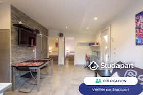 私人房间 正在以 €450 的月租出租，其位于 Vallauris, Chemin de Saint-Bernard