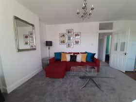 Apartment for rent for £3,000 per month in Weston-super-Mare, Exeter Road